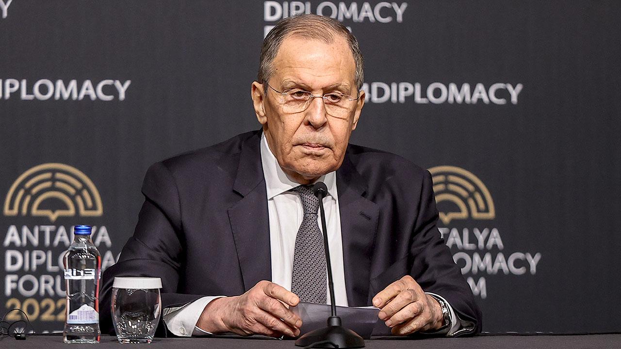 lavrov-temaslarin-laf-olsun-diye-gerceklesmesini-istemiyoruz