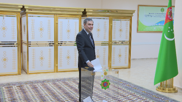 turkmenistan-devlet-baskani-secimi-icin-sandik-basinda