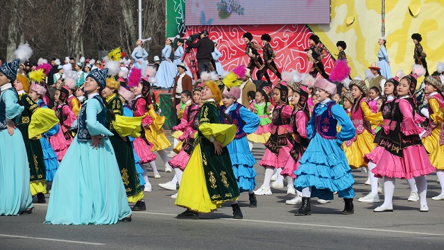 kirgizistanda-nevruz-bayrami-coskuyla-kutlaniyor