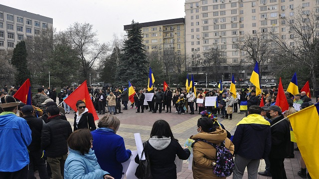kirgizistanda-ukraynaya-destek-gosterisi-duzenlendi