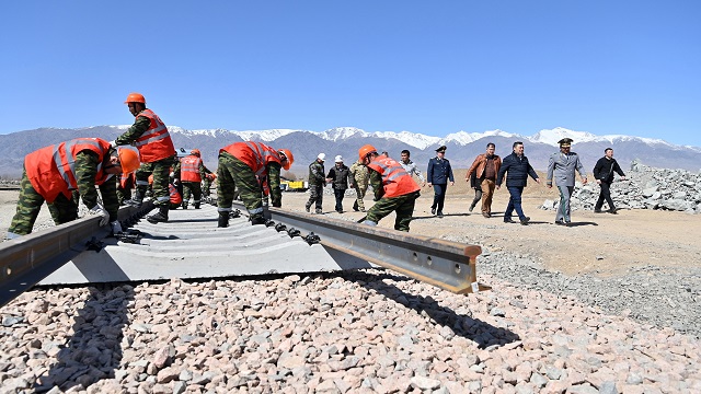 kirgizistanin-tarihinde-ilk-kez-demiryolu-hatti-insaatina-baslandi