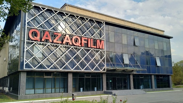 kazak-sinemasinin-fabrikalarindan-saken-aymanov-kazakfilm-film-studyosu