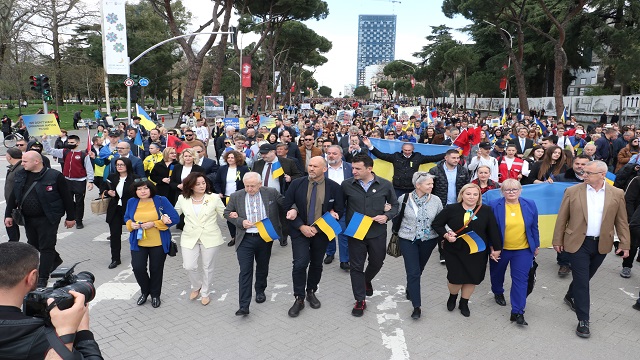 arnavutlukta-ukraynaya-destek-gosterisi-duzenlendi