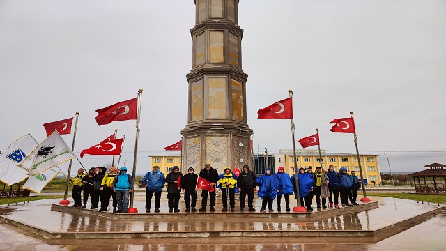 bosna-hersekten-yola-cikan-gonulluler-sehitlere-saygi-icin-yuruyor