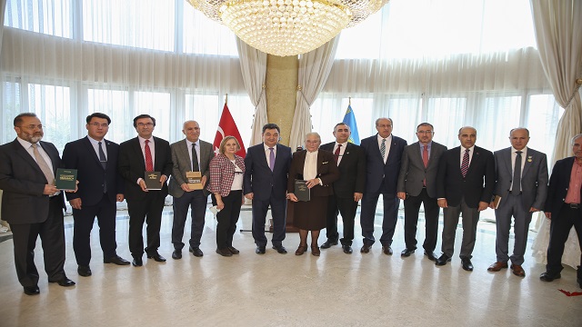 uluslararasi-turk-akademisi-ankarada-buyuk-sahsiyetler-ve-turk-dunyasi-etkin