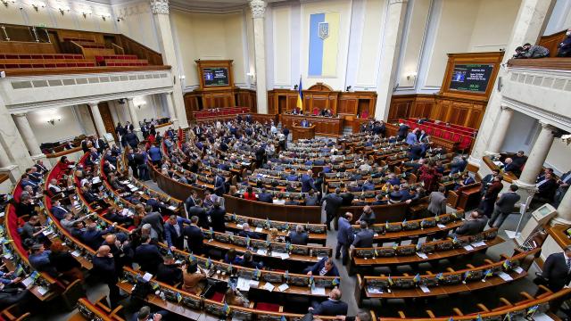 ukrayna-parlamentosundan-rus-yanlisi-partilerin-yasaklanmasina-onay