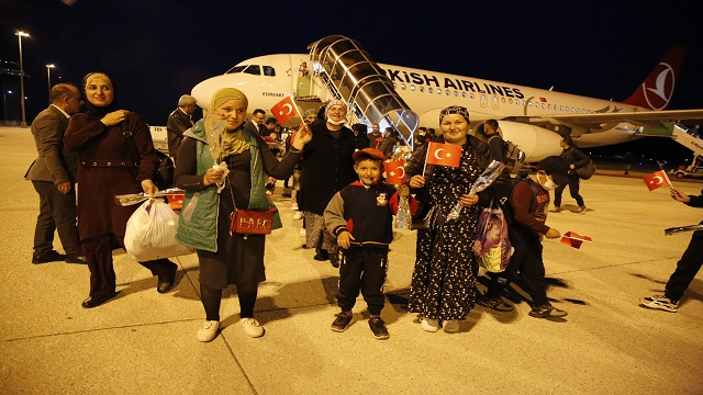 ukraynadan-tahliye-edilen-ahiska-turklerinden-olusan-ikinci-kafile-elaziga-gel