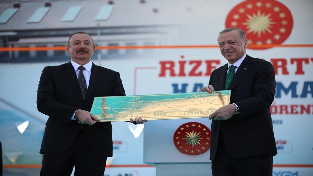 cumhurbaskani-erdogan-azerbaycan-cumhurbaskani-aliyevi-ugurladi