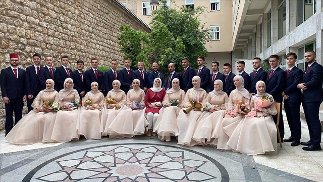 saraybosnadaki-osmanli-mirasi-medrese-472nci-mezunlarini-verdi