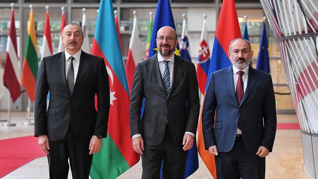 aliyev-ab-konseyi-baskani-ve-ermenistan-basbakani-ile-bir-araya-geldi