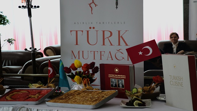 kazakistan-in-aktau-sehrinde-turk-mutfaginin-lezzetleri-tanitildi