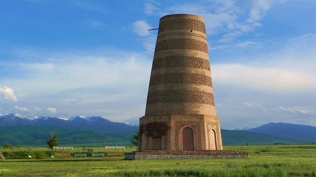 kirgizistanin-kuzeyinde-gizemini-koruyan-yuvarlak-govdeli-kule-burana