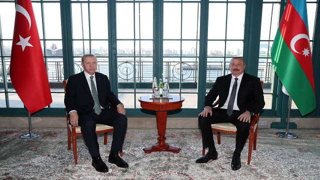 cumhurbaskani-erdogan-azerbaycan-cumhurbaskani-aliyev-ile-gorustu