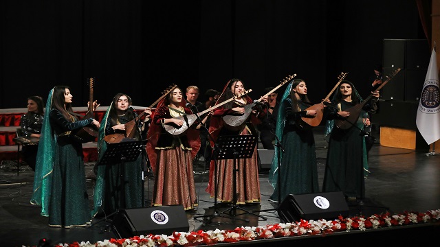 azerbaycanin-bagimsizlik-gunu-erzurumda-duzenlenen-konserle-kutlandi