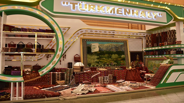 turkmenistanda-hali-bayrami-dolayisiyla-fuar-duzenlendi