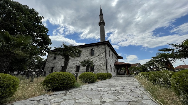 karadagdaki-nizam-camii-ve-sehitliginde-osmanlinin-izleri-hakim