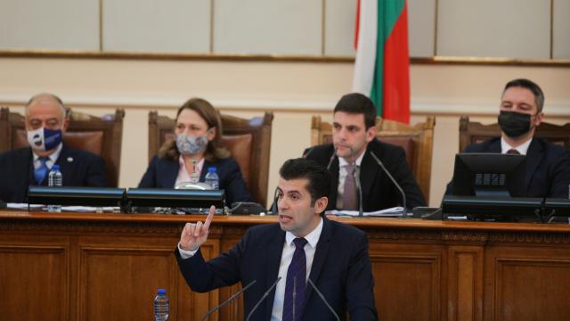 bulgaristan-basbakani-petkov-hukumetinin-istifasini-sundu