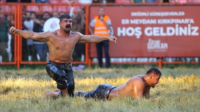 kirkpinar-yagli-gureslerinde-cengizhan-simsek-baspehlivan-oldu