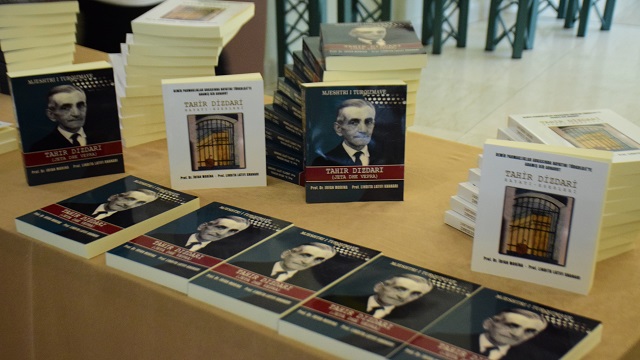 arnavutlukta-tahir-dizdarinin-hayatini-ve-eserlerini-anlatan-kitap-tanitildi