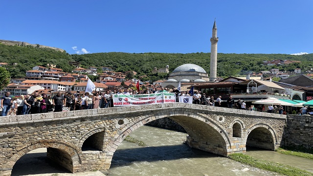 kosovada-srebrenitsa-soykiriminin-kurbanlari-anildi