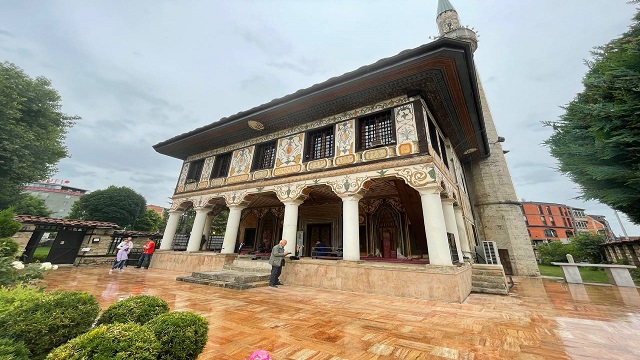 kuzey-makedonyada-islemeleriyle-unlu-alaca-cami