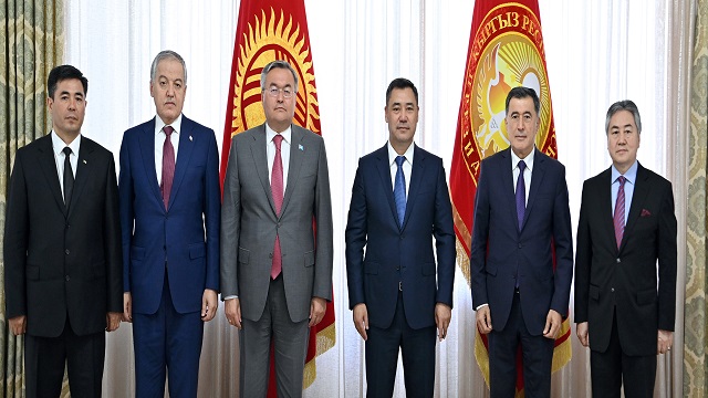 kirgizistan-cumhurbaskani-caparov-orta-asya-ulkeleri-disisleri-bakanlari-ile-go