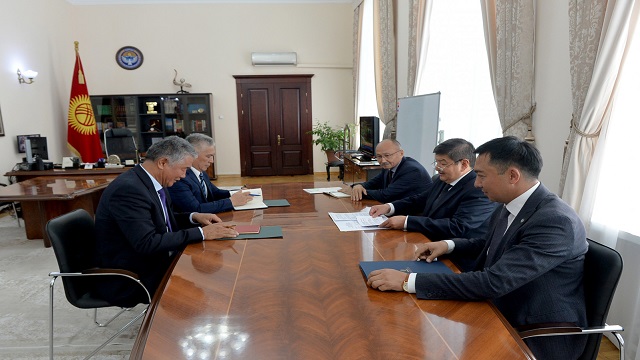 kirgizistan-bakanlar-kurulu-baskani-caparov-turksoy-genel-sekreteri-rayevi-kab
