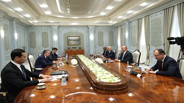 ozbekistan-cumhurbaskani-mirziyoyev-cavusoglu-mus-ve-karaismailoglunu-kabul-e