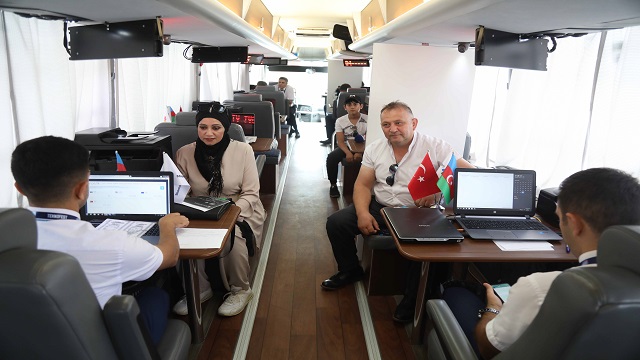 azerbaycan-turkiyedeki-vatandaslarinin-resmi-islemlerini-mobil-otobusle-yapiyo