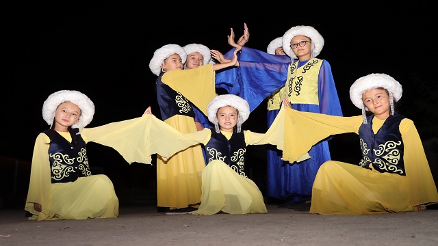 vandaki-kirgiz-turkleri-ulkelerinin-31-bagimsizlik-yil-donumunu-kutladi