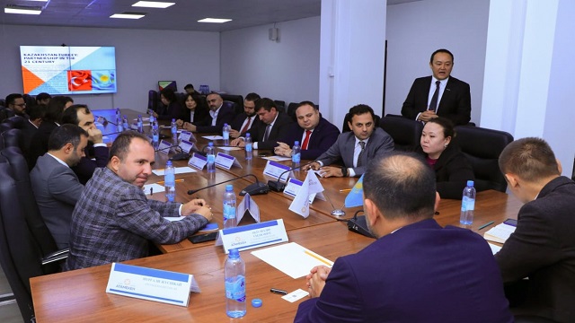 kazakistan-in-almati-sehrinde-turkiye-kazakistan-is-forumu-duzenledi