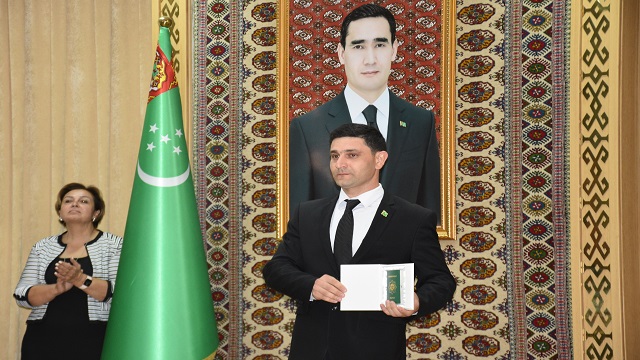 turkmenistan-da-daimi-ikamet-eden-yabanci-uyruklulara-turkmenistan-pasaportu-ver