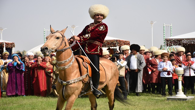 turkmenistanda-bagimsizlik-gunu-etkinlikleri-basladi