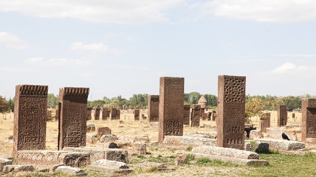 ahlatta-turk-buyuklerinin-mezarlarinin-tespitine-yonelik-calisma-baslatildi
