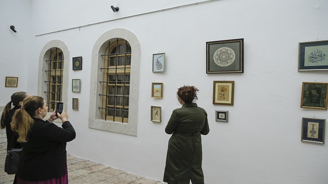 saraybosnada-vesile-isimli-sergi-acildi