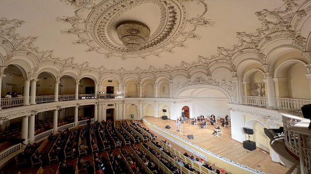 turk-ve-azerbaycanli-sanatcilar-bakude-ortak-konser-verdi