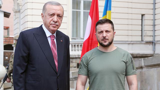 cumhurbaskani-erdogan-zelenskiy-ile-gorustu