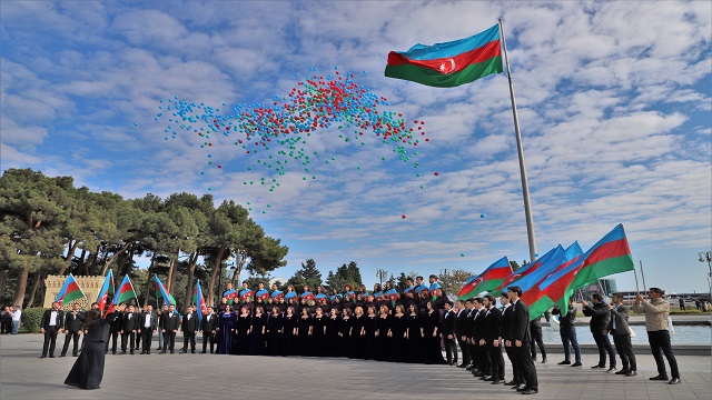 azerbaycanda-bayrak-gunu-kutlaniyor