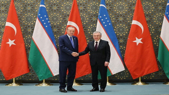 cumhurbaskani-erdogan-ozbek-mevkidasi-mirziyoyev-ile-gorustu