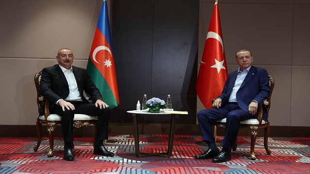 cumhurbaskani-erdogan-azerbaycan-cumhurbaskani-aliyev-ile-gorustu