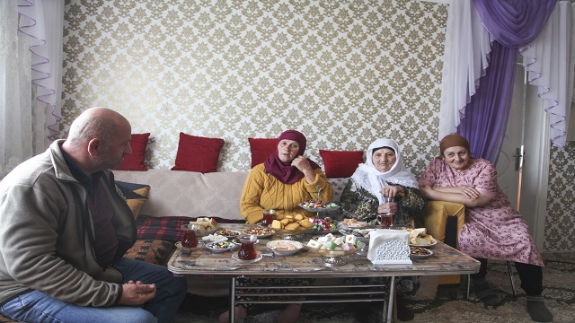 ahlata-yerlestirilen-ahiska-turkleri-yasamlarini-huzur-icinde-surduruyor