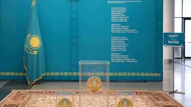kazakistan-referandumla-degistirilen-sistemin-ilk-cumhurbaskanini-secmek-icin-s