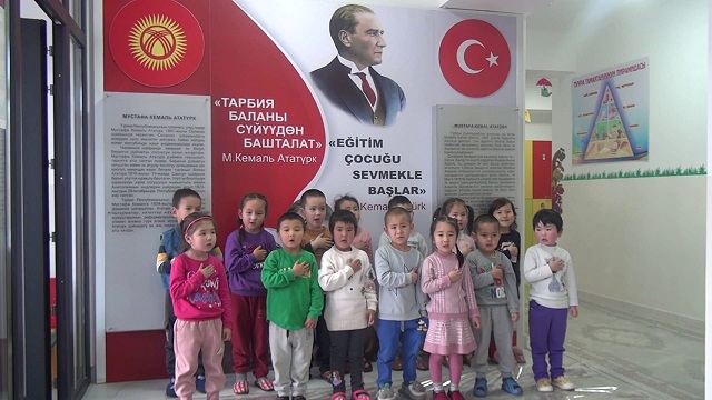 kirgizistan-ataturk-kres-anaokulu-ve-gunduz-bakim-evi-nde-ogretmenler-gunu-kutla