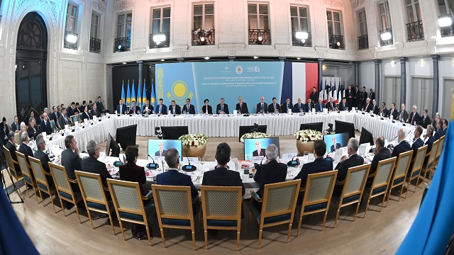 kazakistan-ile-fransa-arasinda-35-isbirligi-belgesi-imzalandi
