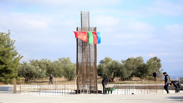 canakkale-savaslarinda-sehit-olan-azerbaycan-turku-askerler-icin-yapilacak-anit