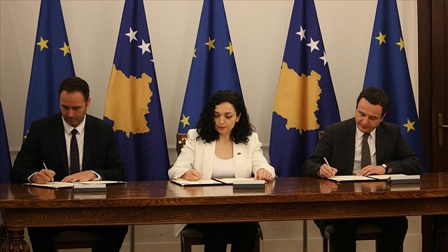 kosovali-liderler-ab-ye-uyelik-basvuru-dilekcesini-imzaladi