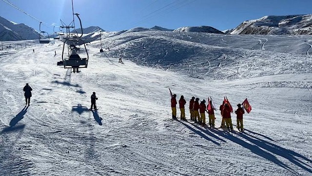 kirgizistan-da-kayak-sezonu-resmen-acildi