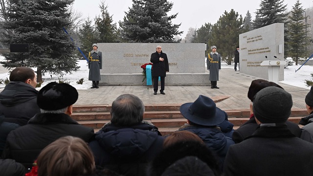 kazakistan-da-ocak-olaylari-anisina-yapilan-anit-acildi