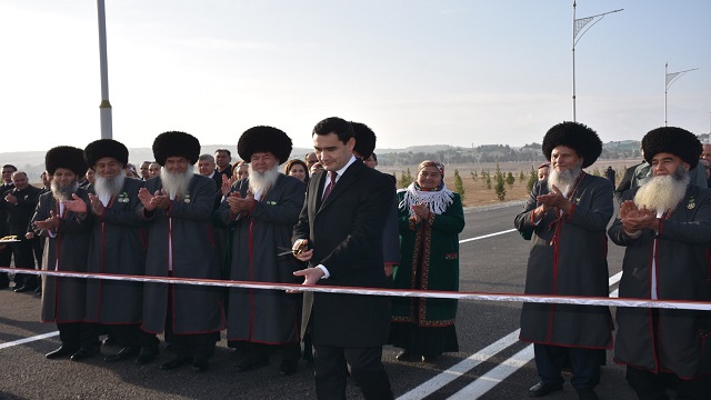 turkmenistanda-3-binden-fazla-aile-yeni-evlerine-kavustu