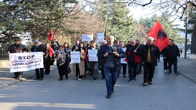 kuzey-makedonyada-kosova-ya-destek-eylemi-duzenlendi